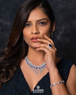 Hallmarked gold jewellery in Nikol